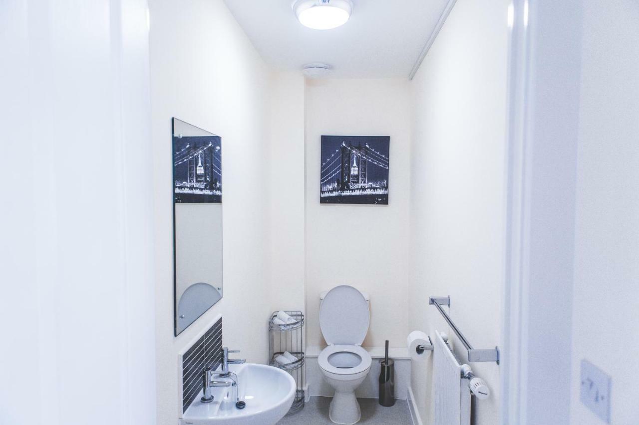Salford Holiday Apartment Manchester Dış mekan fotoğraf